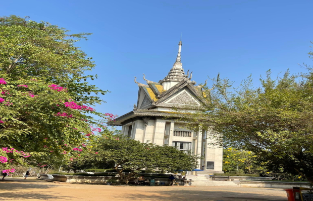 Phnom Penh Killing Fields and S-21 Museum Tour